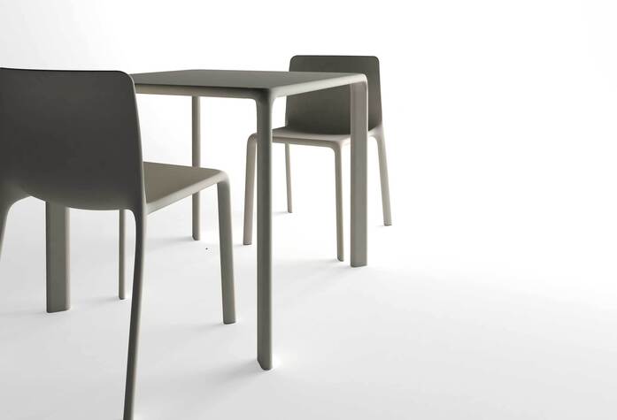 Vomdom Table 02
