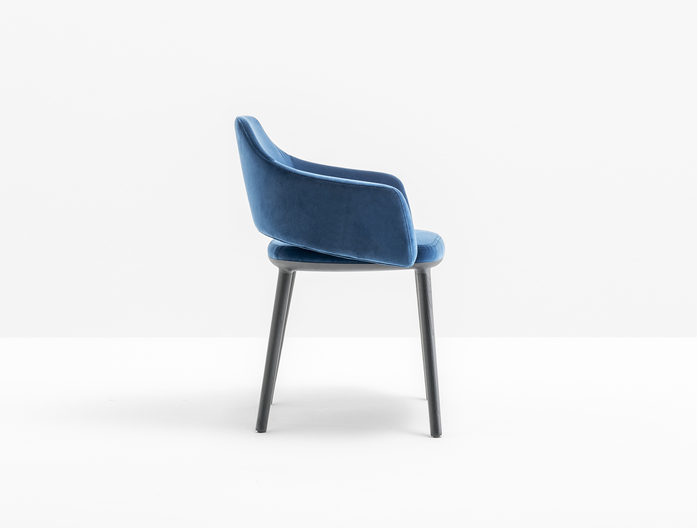 Vic Armchair 645 Slider 5