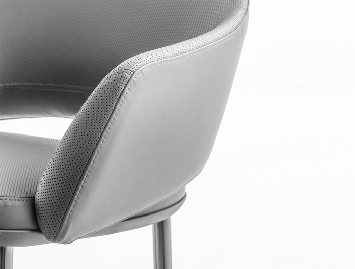 Vic Armchair 646 Slider 2
