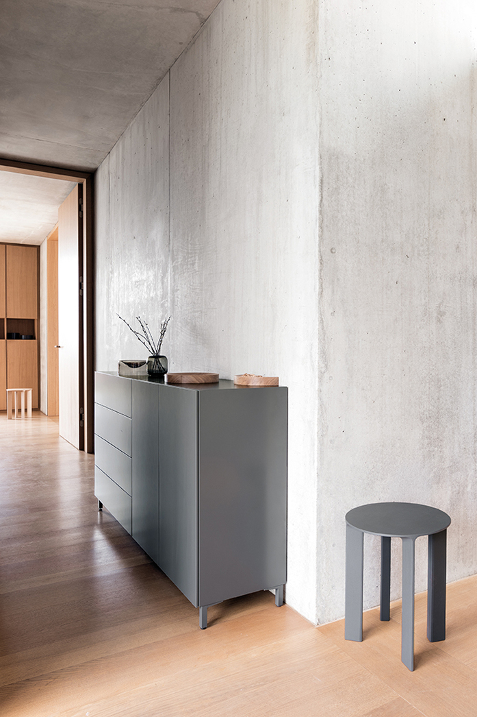 Cosmo Sideboard Granit Hans Hocker Stuhl Ablage Beistelltisch Granit Schoenbuch Am 1