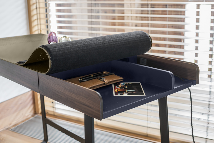 Hassos Pegasus Home Desk Detail Side