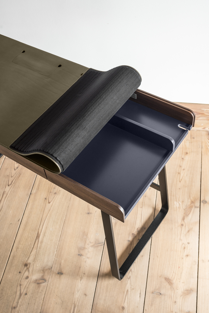 Hassos Pegasus Home Desk Detail Topview Empty