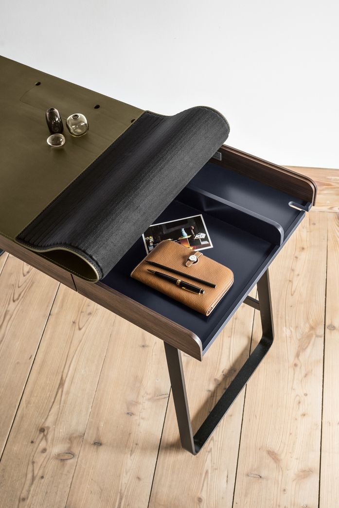 Hassos Pegasus Home Desk Detail Topview