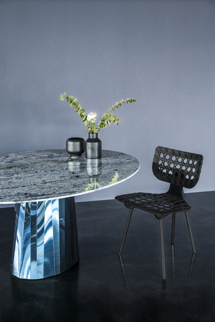 Hassos Pli Table Aerias Chair