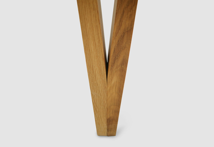 Screen Rack Front Row Roomours 06