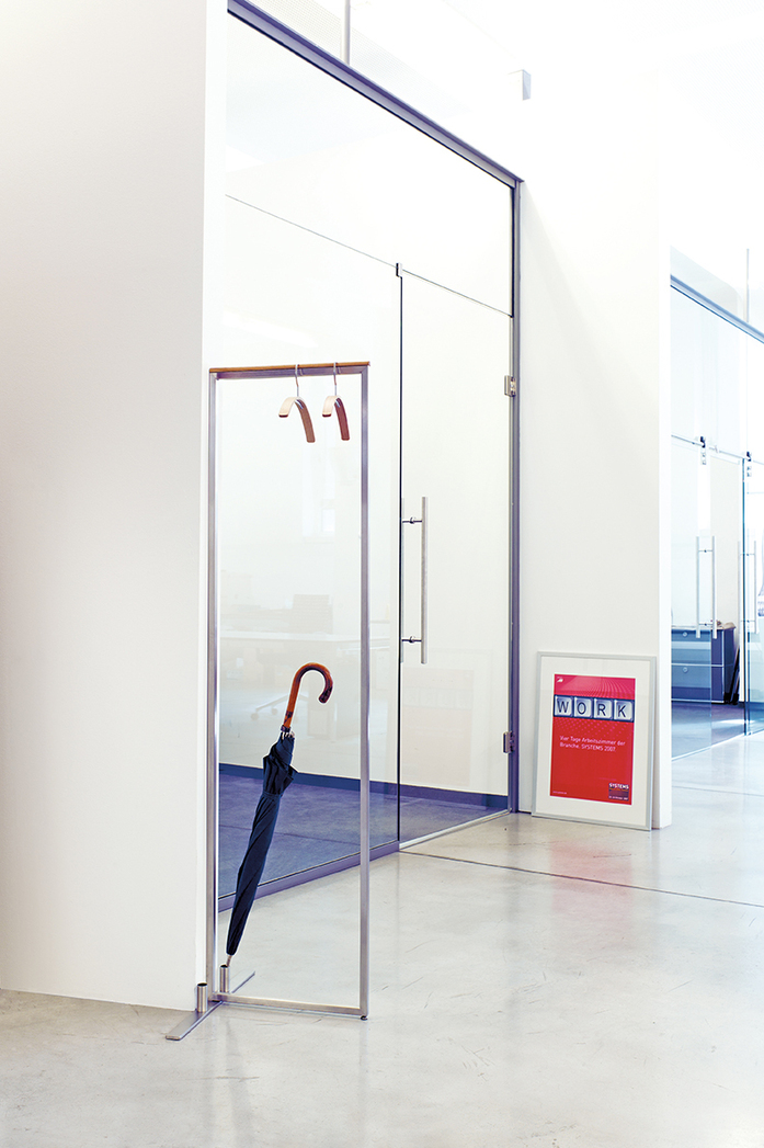 Skid Garderobenstaender Garderobe Schirmhalter Edelstahl Weisseiche Schoenbuch 0130 Kleiderbuegel Weisseiche Am 10