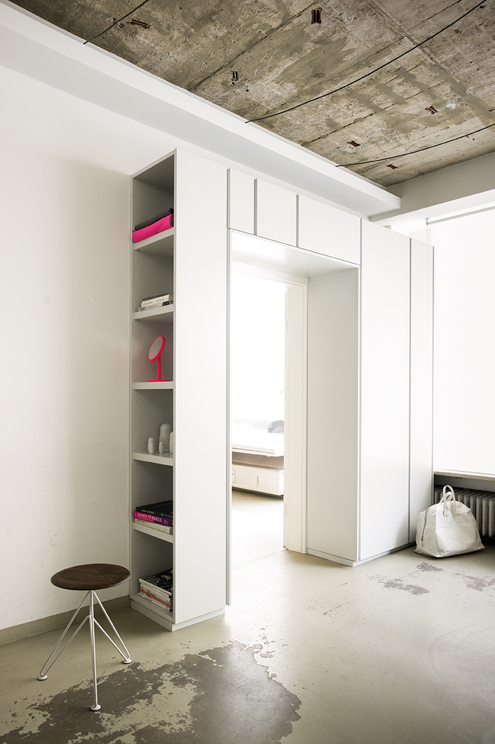 Stripes Schrank Stauraum Tuerueberbau Regal Weiss Schoenbuch Beauty Schminkspiegel Neonpink Am 1