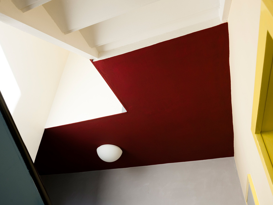 Interpretation der zerstörten Meisterhaushälfte aus Sichtbeton von Bruno Fioretti Marquez