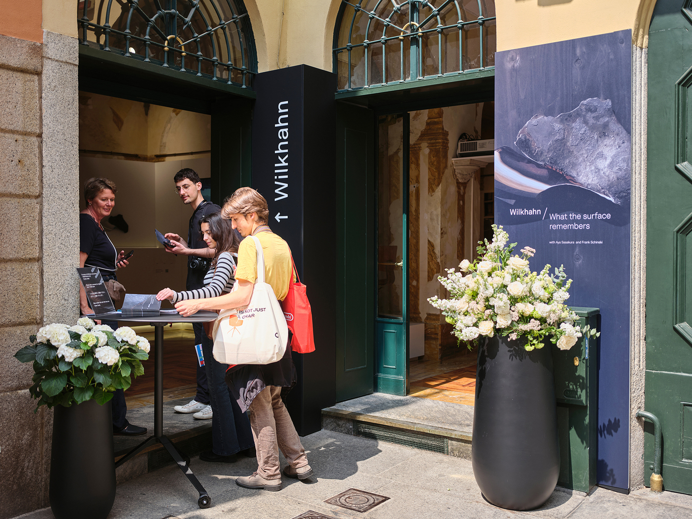 Bildergalerie Ausstellung "What the surface remembers" von Wilkhahn, Milan Design Week 2026