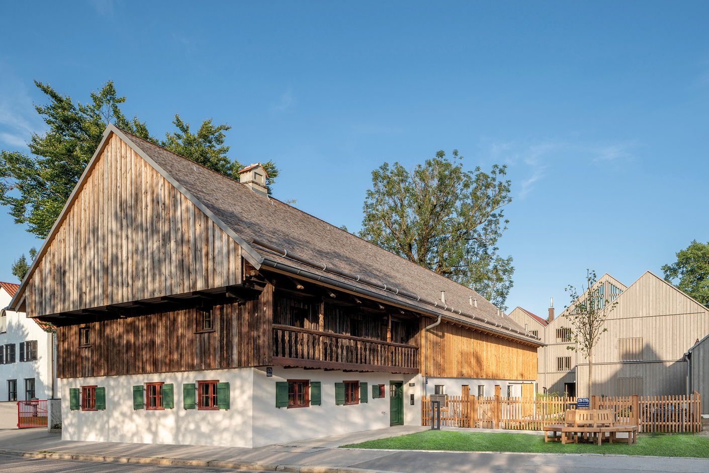 Bildergalerie Derzbachhof in München mit Schaltern von Berker