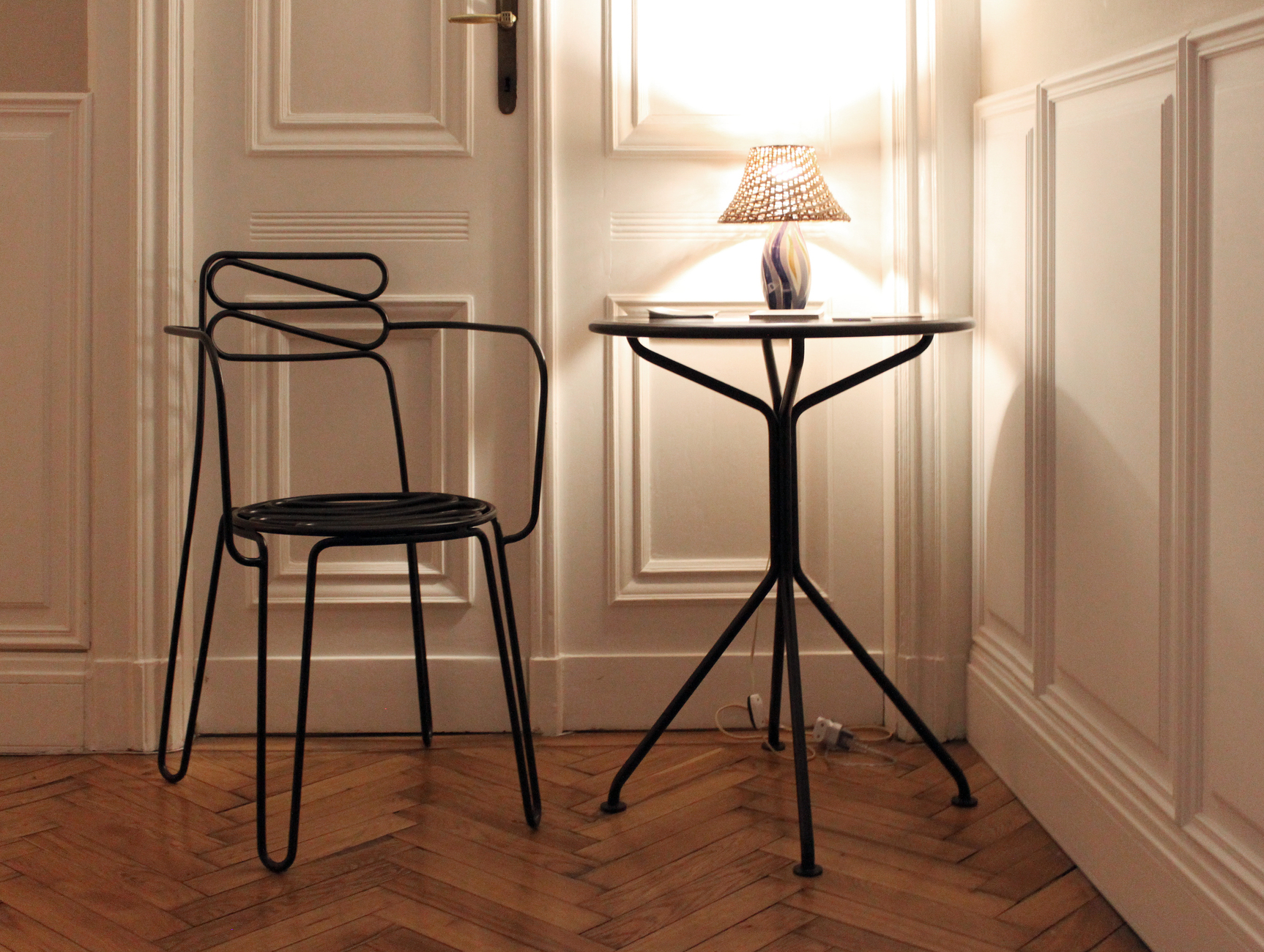 Auf den fertigen Designs Platz nehmen kann man zum Beispiel im 4-Sterne-Boutique-Hotel "Autorrooms" in Warschau. Wie auf dem Stuhl "The little black" von Maria Jeglinska, der auf die Warschauer Kaffehäuser der Fünfziger und Sechsziger Jahre referiert.
