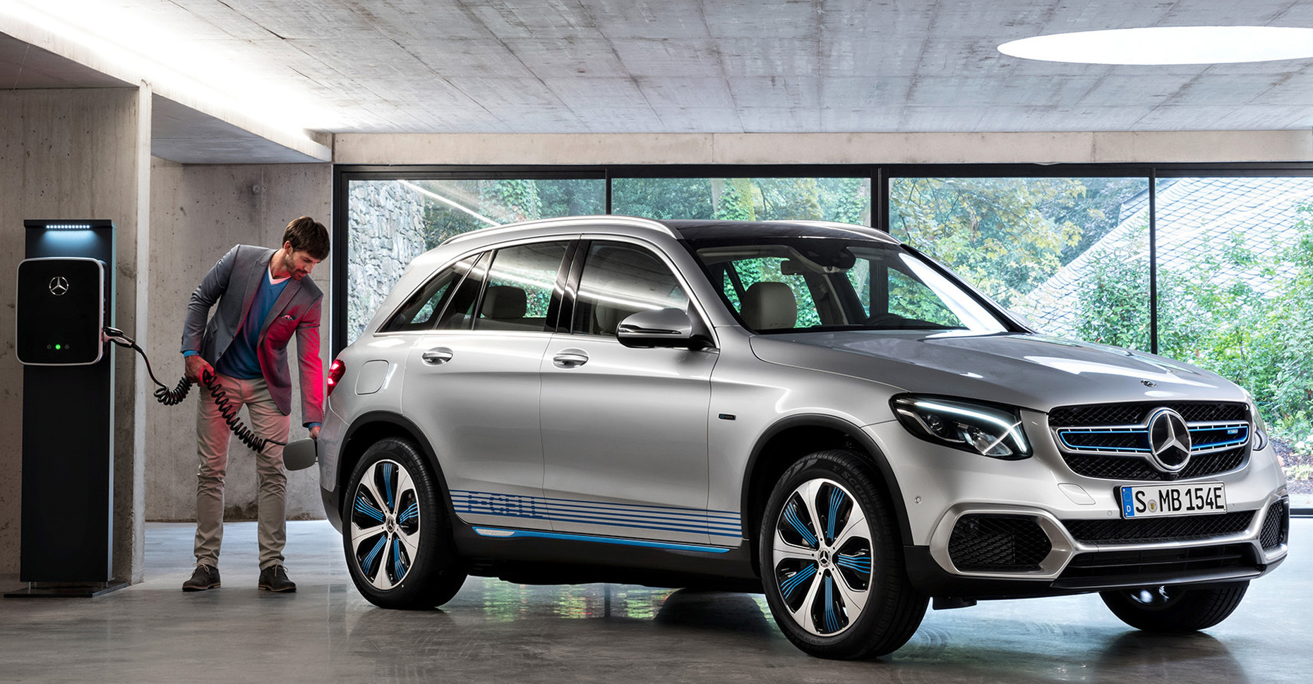 Der "GLC F-Cell" von Mercedes wird mit Brennstoffzellen- und Batterietechnik betrieben.