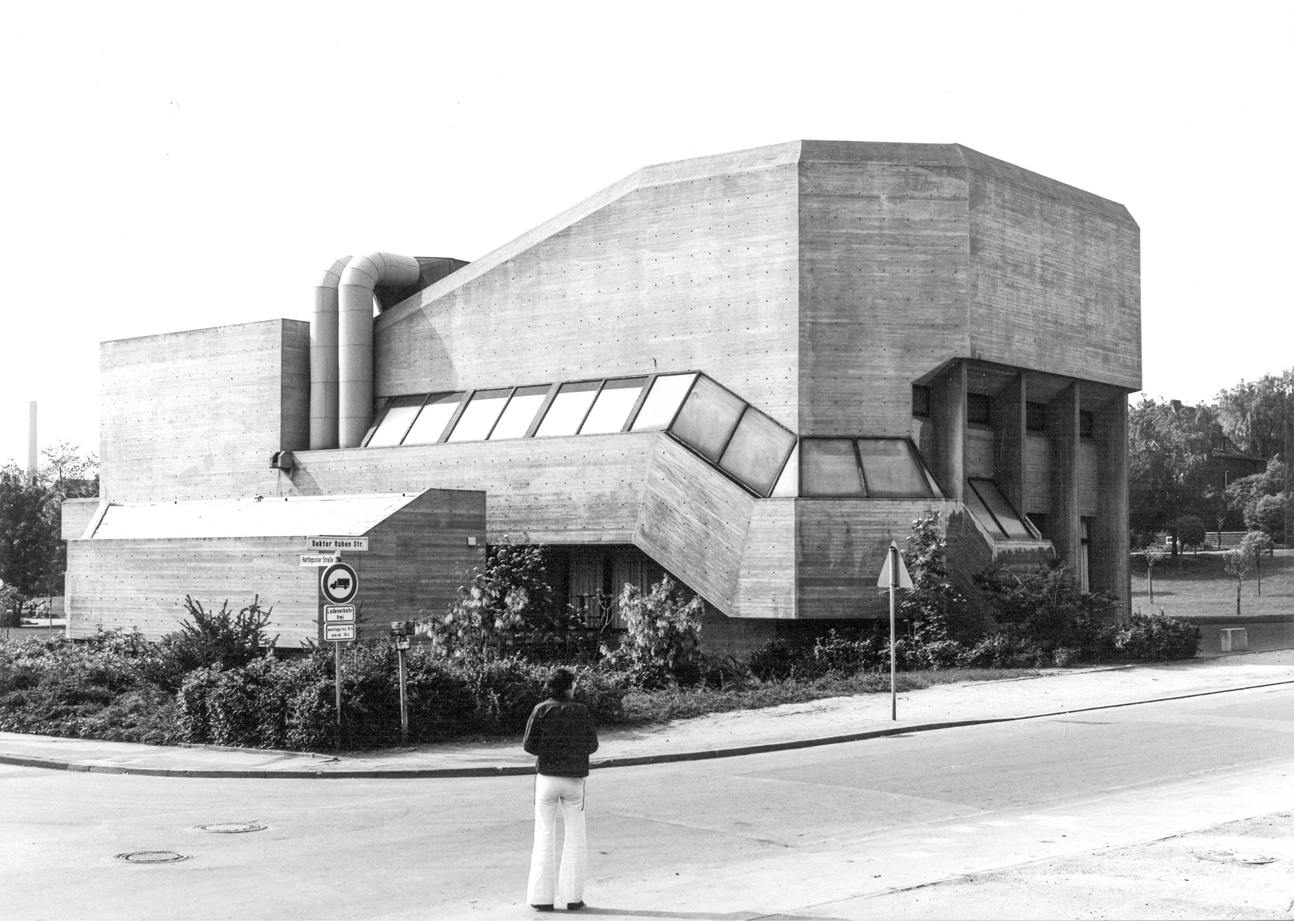 Brigitte Parade/Christoph Parade: Gymnasium, Hückelhoven, 1963–1974