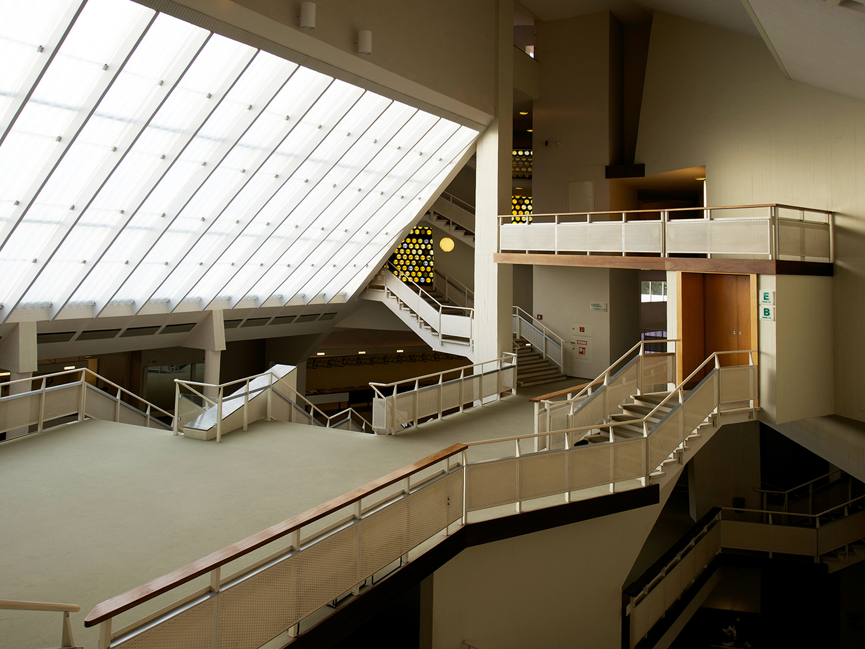 Philharmonie (mit Werner Weber), Berlin-Tiergarten (1956-1963), Foyer