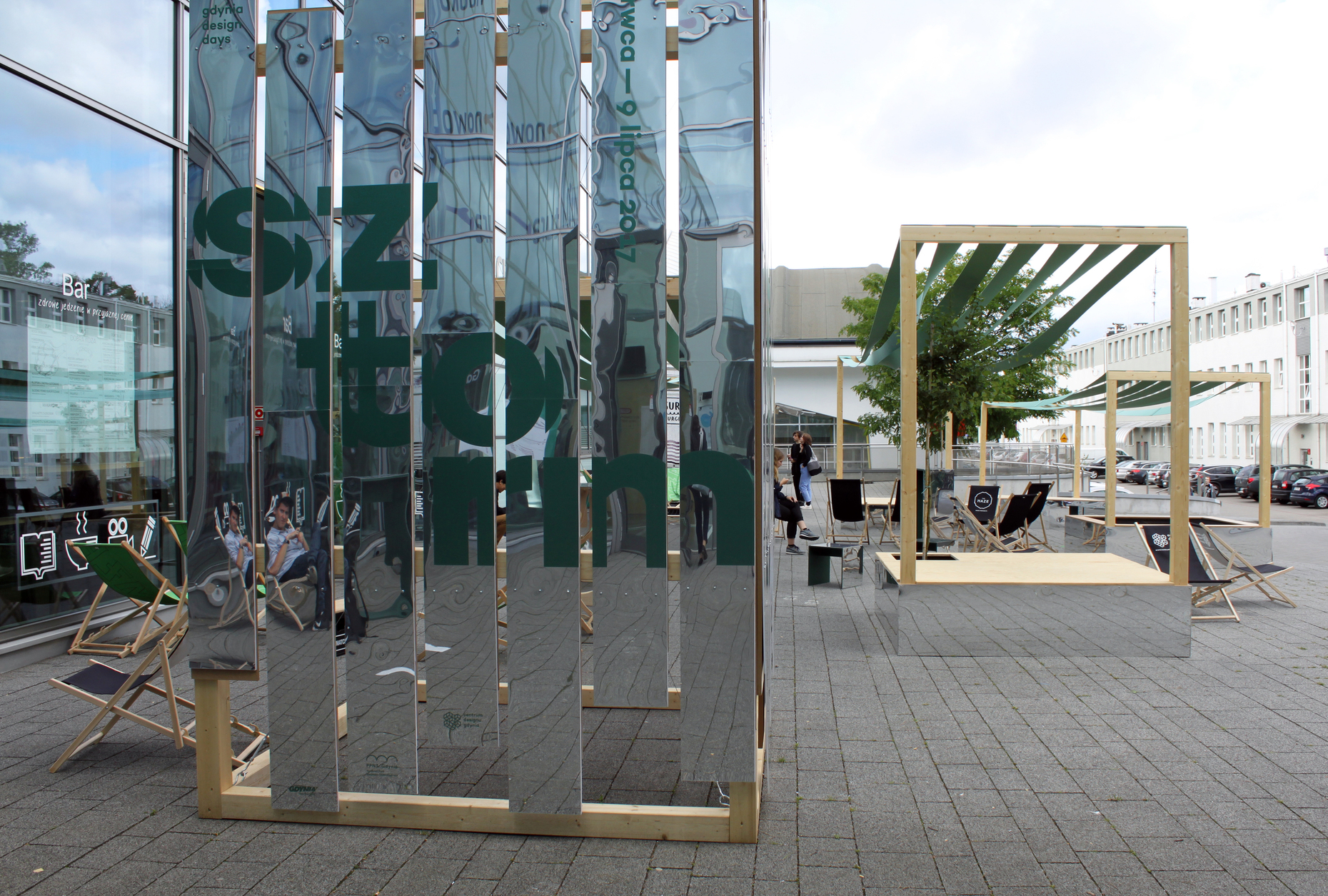 Die Gdynia Design Days fanden vom 30. Juni bis zum 9. Juli 2017 zum 90igsten Mal im Gdynia Design Centre statt. Gezeigt wurden aktuelle Projekte junger Designer und Studenten von der School of Form, Prototypen und Kollektionen, die speziell für das Festival kreeirt wurden, wie "Manuba".
