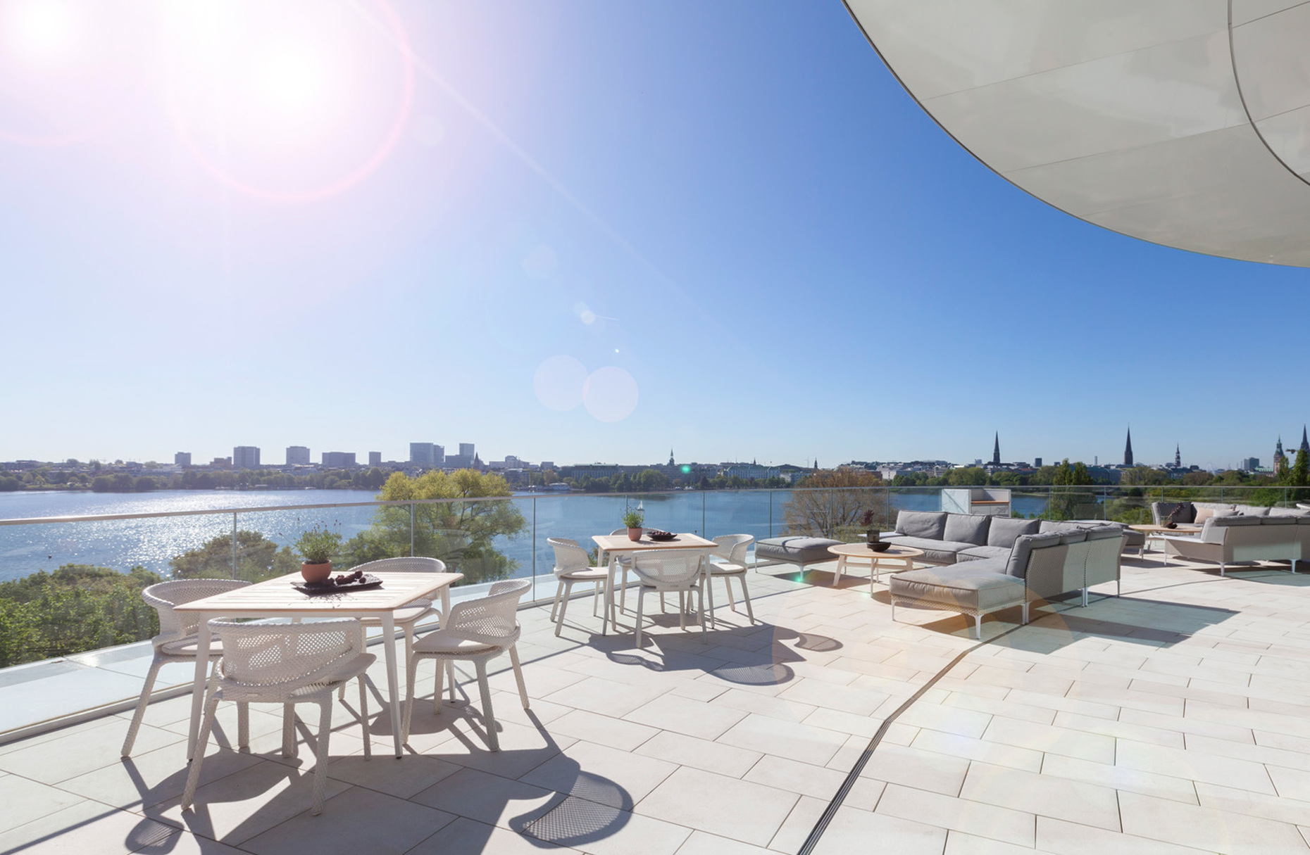 Roof terrace with outdoor furniture "Seashell", "WA", "Rayn" and "SeaX" by Dedon