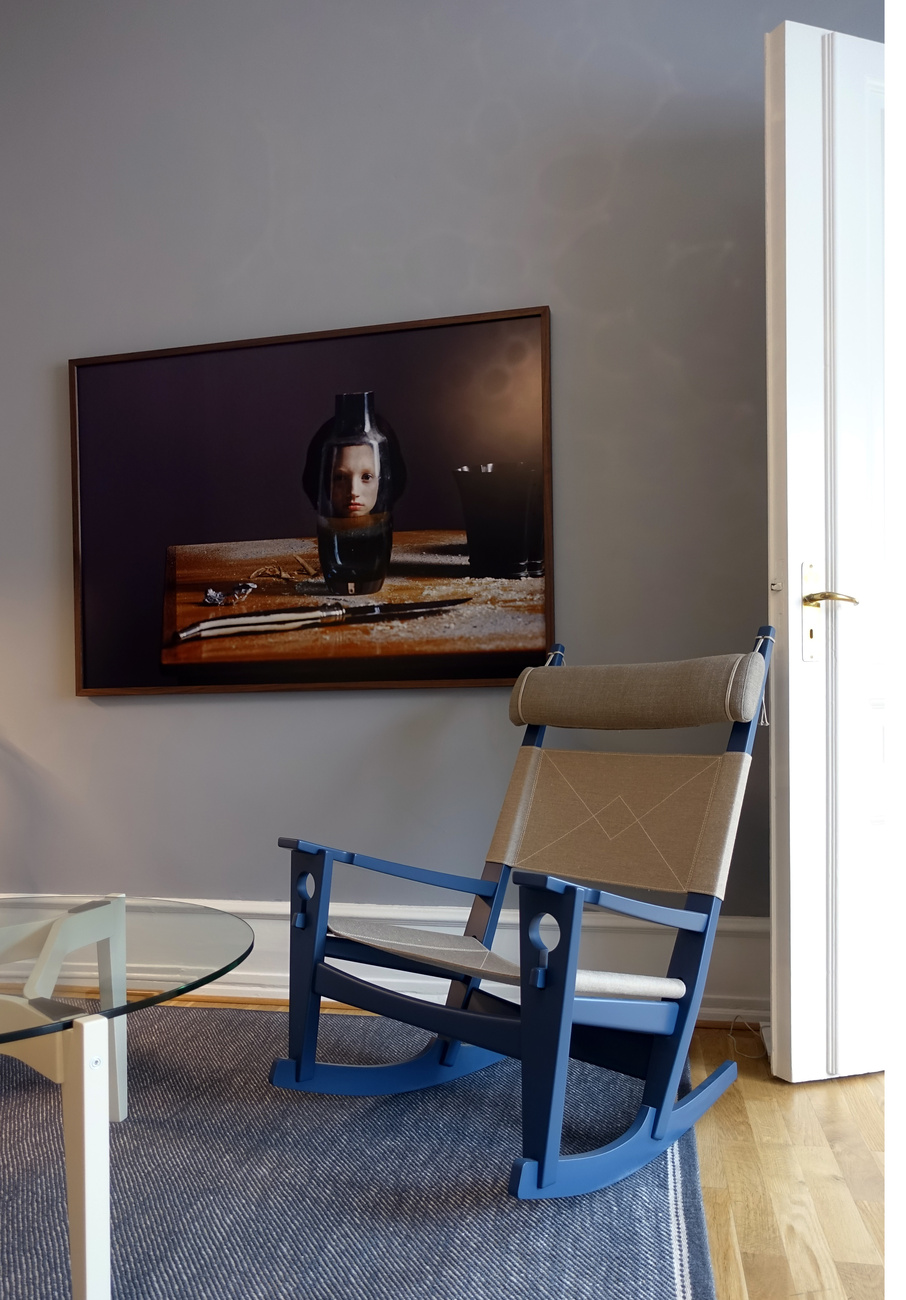 Im Getama Showroom reiht sich Wohnzimmer an Wohnzimmer, ein Hans J. Wegner Design darf dabei nicht fehlen.