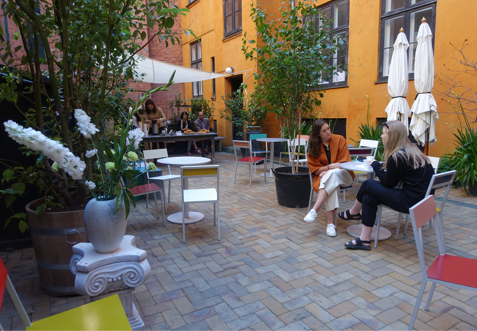 Conceptstore "Studio x Viaduct" und Atelier September luden im Rahmen von 3 Days of Design in ihren grünen Innenhof ein.