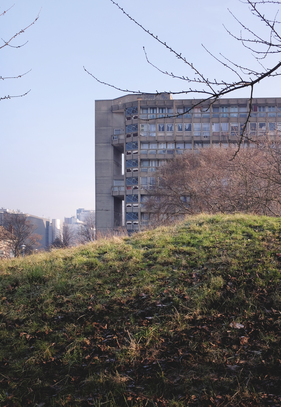 Hill and public space at Robin Hood Gardens #SOSbrutalism