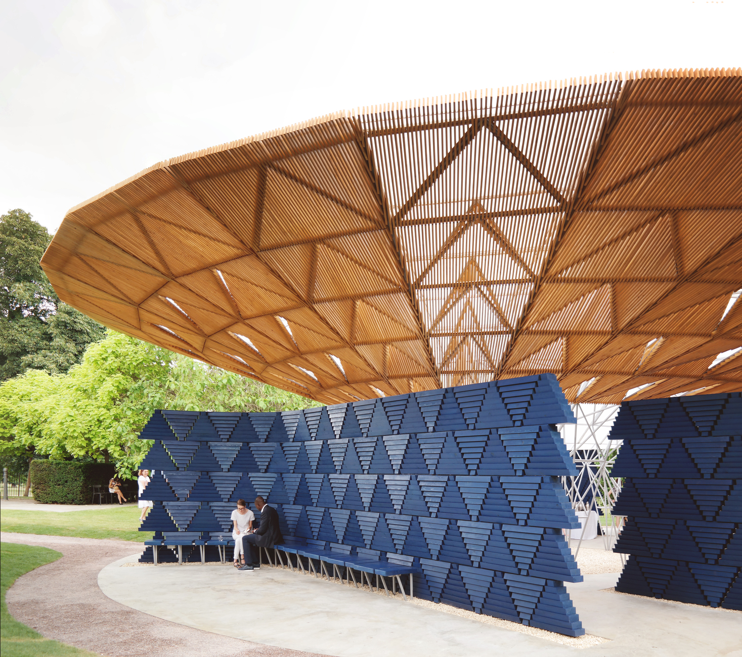 Serpentine-Pavilion-2017-Francis-Kere-Eingang