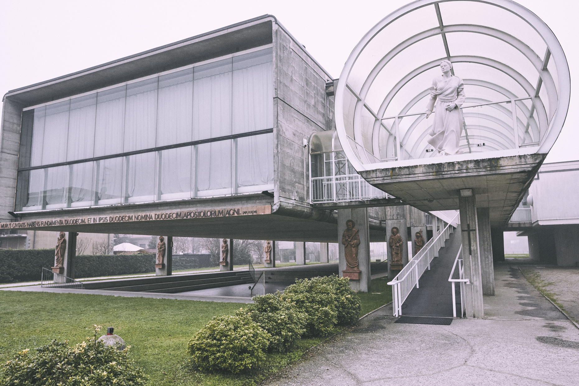 Gallarate Parrocchia Madonna della Speranza (1978-82) Architetto: Carlo Moretti