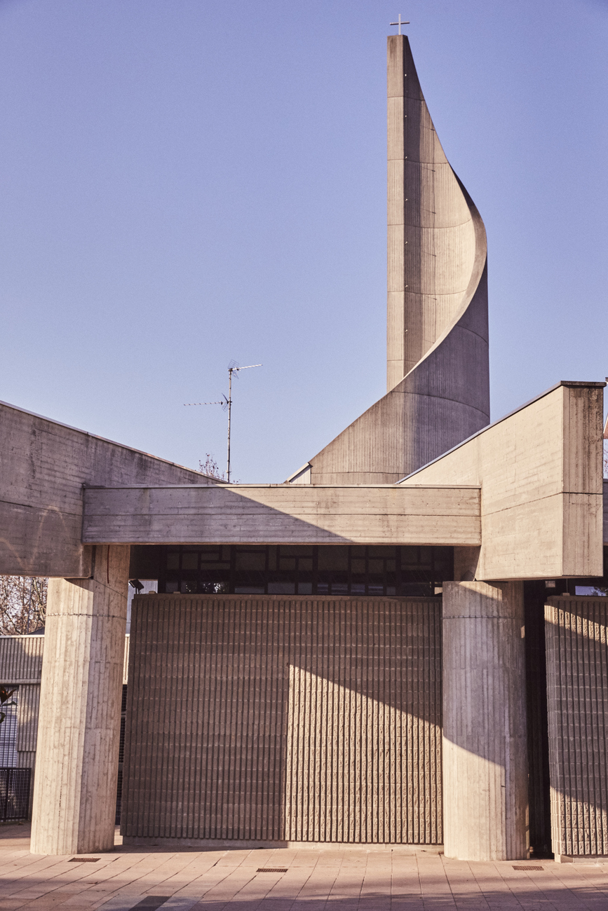 Cernusco sul Naviglio Parrocchia di San Giuseppe Lavoratore (1988-91) Architetti: Cesare Buttè, Maria Clotilde Litta
