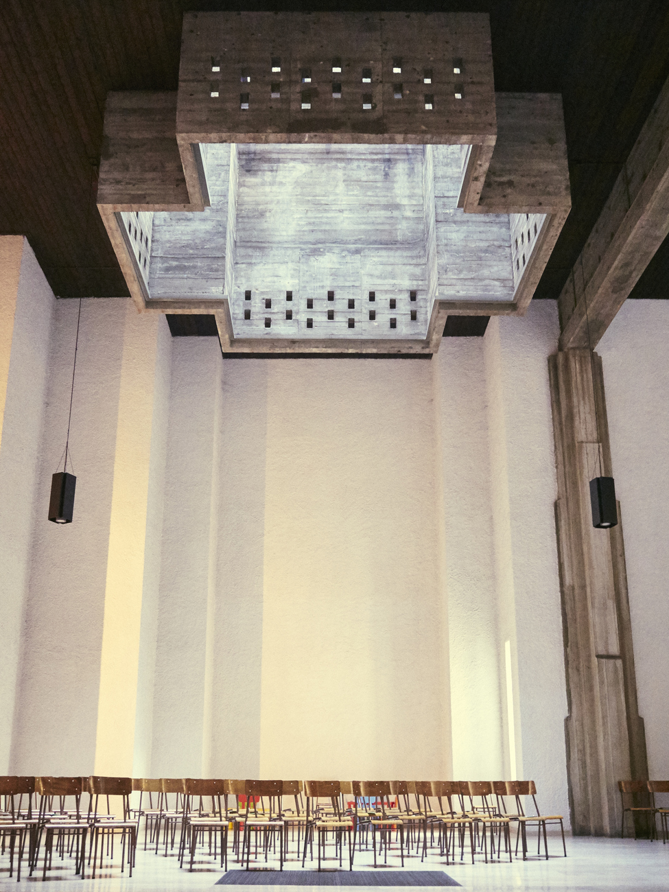 Milano Chiesa dei Santi Giovanni e Paolo (1964-68) Architetti: Luigi Figini e Gino Pollini