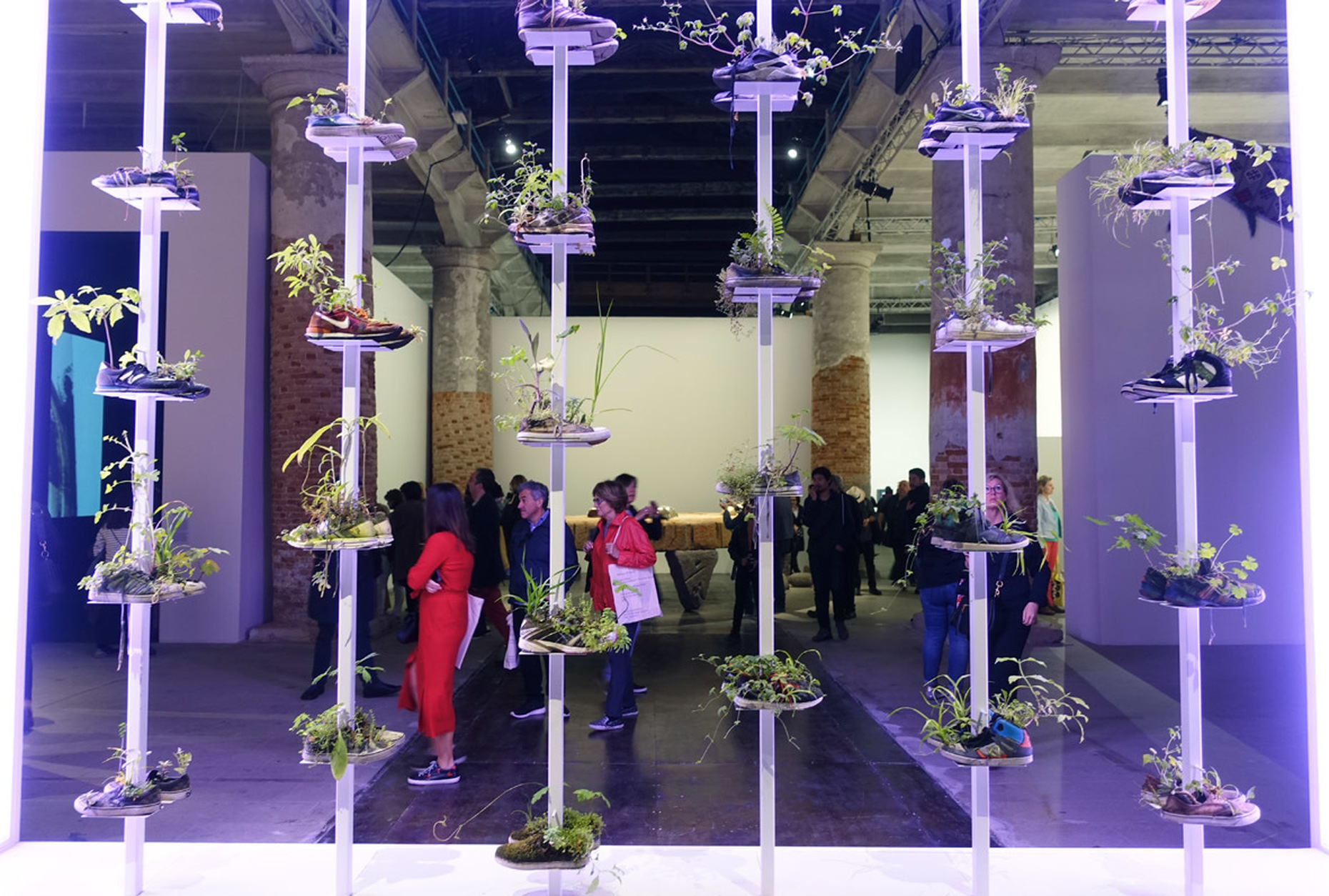 Who needs flower pots any more: Today, sneakers are probably more beautiful than the Nike of Samothrace. Michel Blazy used them to pot plants and create a miniature garden in the middle of the Arsenale.