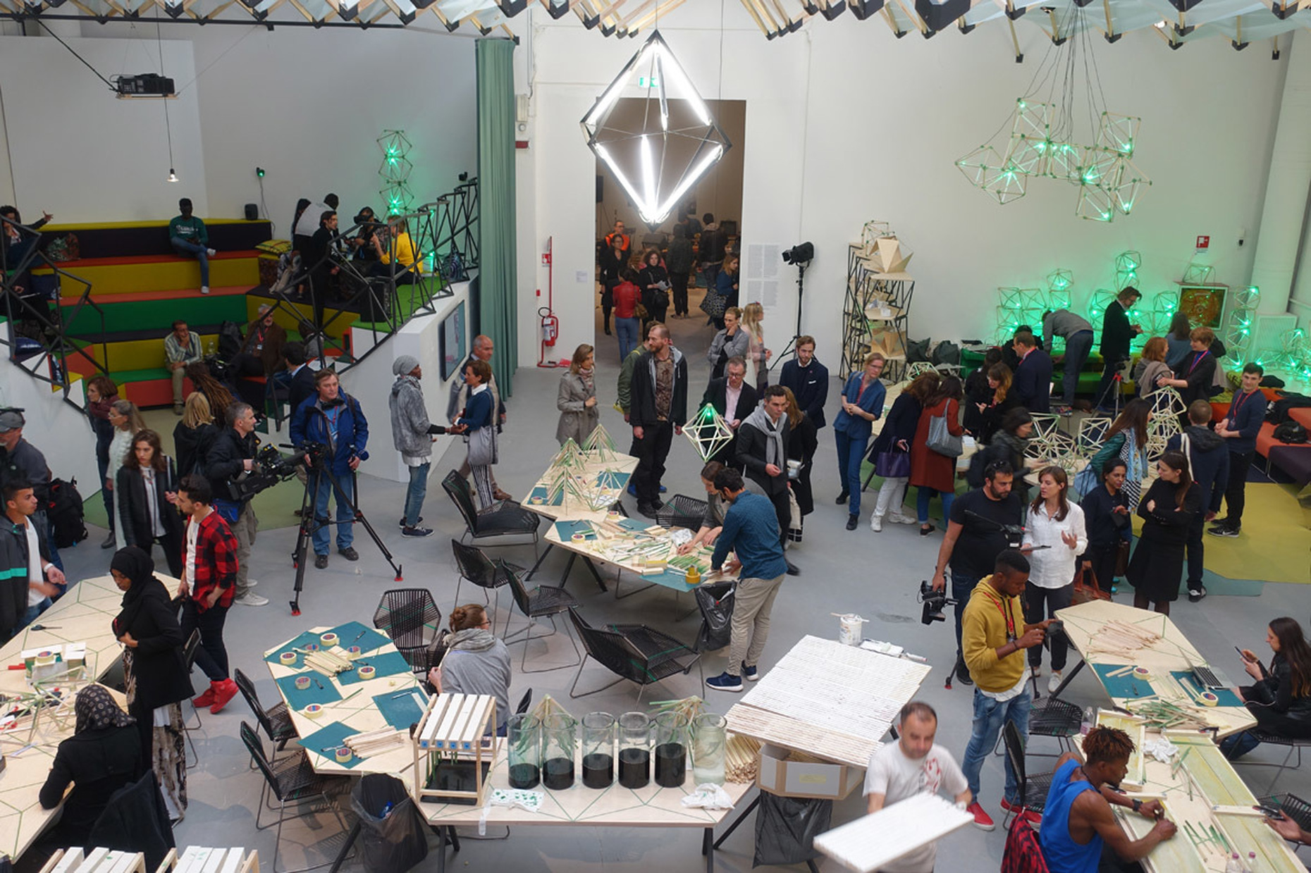 Only something someone else thought of may be realized here. Refugees sit at tables and slot together prefabricated parts for lamps designed by grand artist Ólafur Elíasson. All around there’s much talk of integration and learning together.