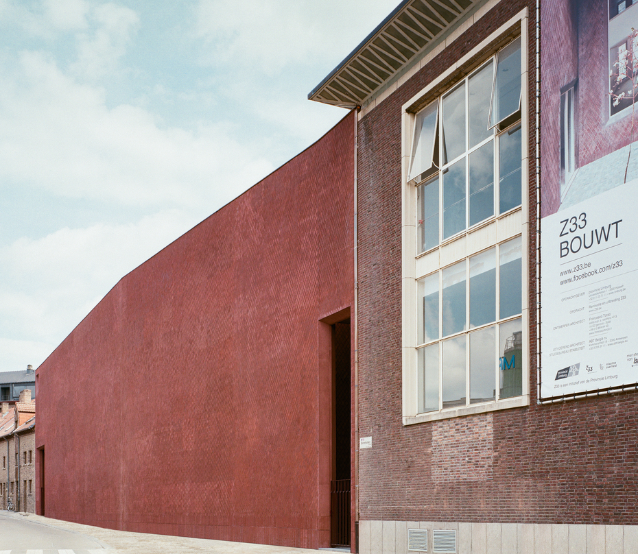 Image Gallery Extension of the Z33 Museum by Petersen Tegl