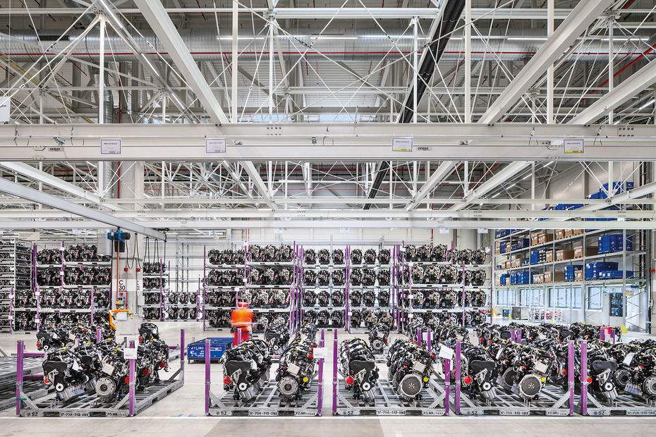 Image gallery Industrial lighting by Zumtobel