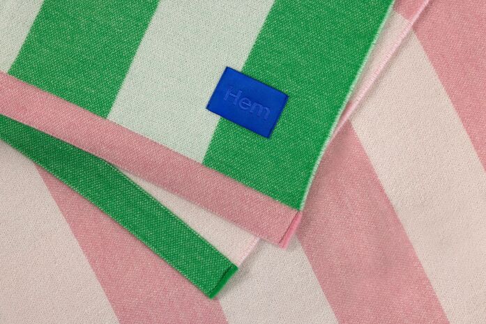 20260308 125822 30541 stripe throw pink green 02