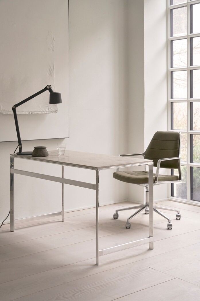 Vipp455 swivel chair alu bosco castors wih armpads 01