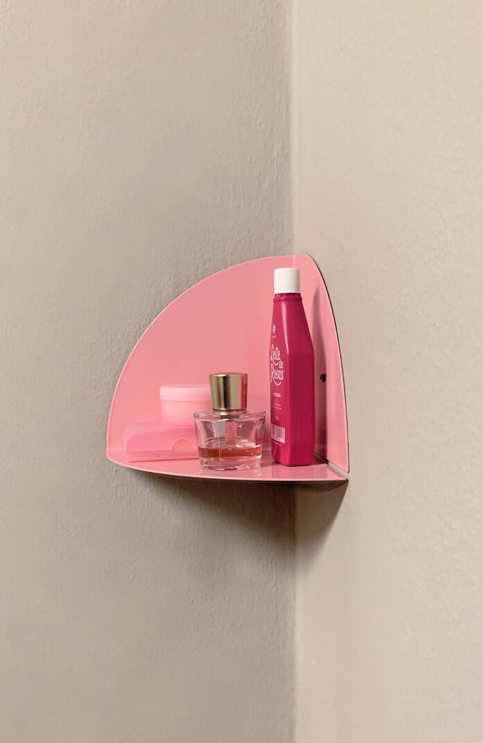 Kolor cornershelf eckregal bookend buchstuetze rose rosa 1 portrait 1313x2020