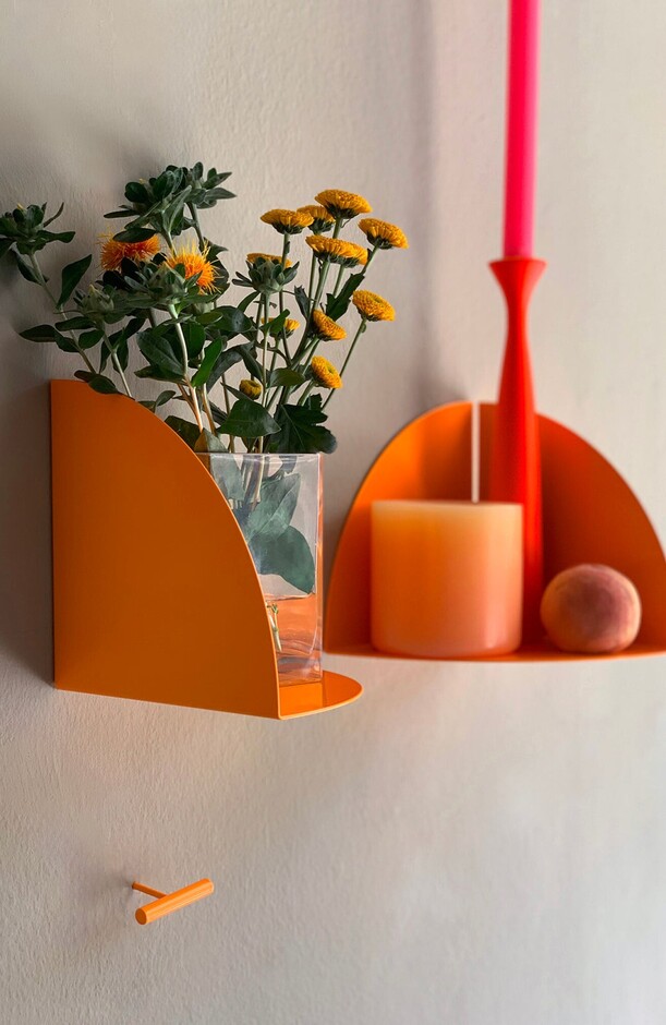 corner shelf / corner shelf neon orange