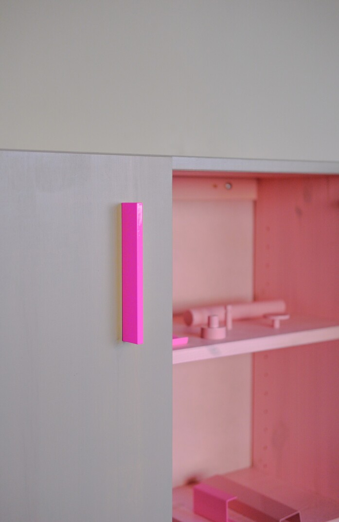 Kolor handle 04 mobelgriff neonpink leucht pink 03 portrait 1313x2020