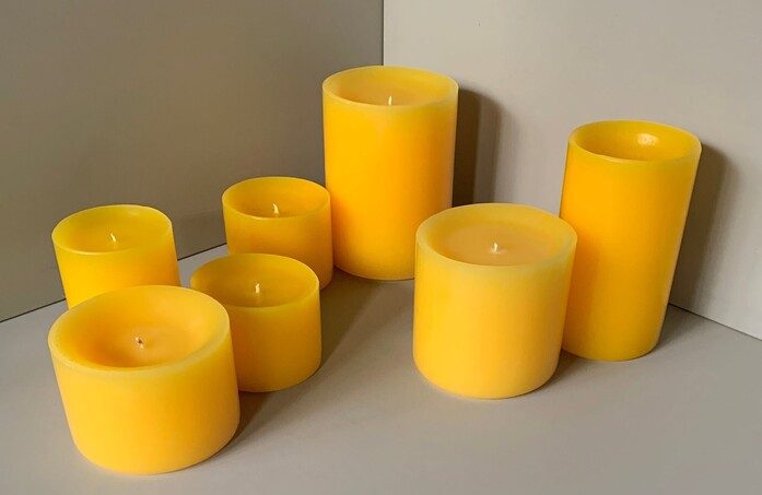 Kolor stumpenkerze pillarcandle yellow gelb 1 landscape 2020x1313