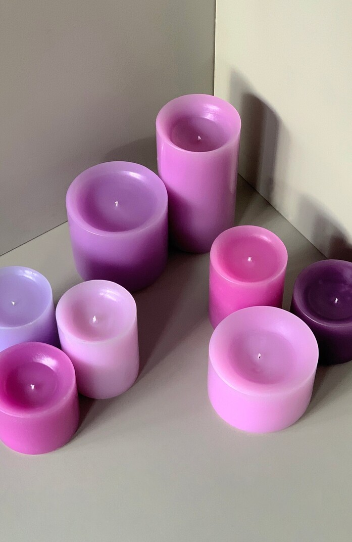 Kolor stumpenkerze pillarcandle violett violet 1 portrait 1313x2020
