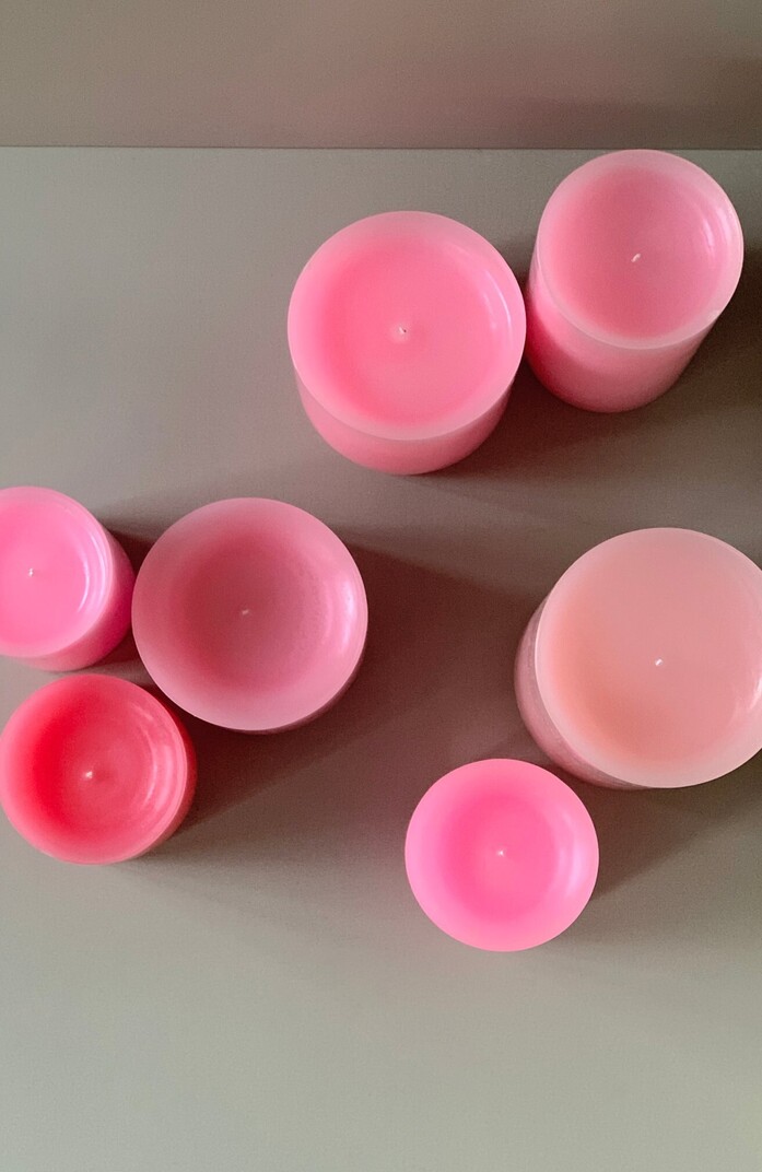 Kolor stumpenkerze pillarcandle rosa rose 3 portrait 1313x2020