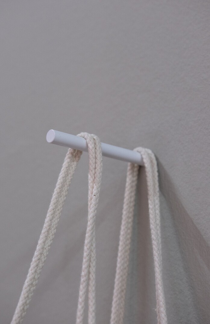 Kolor pin hook stifhaken white hanging portrait 1313x2020