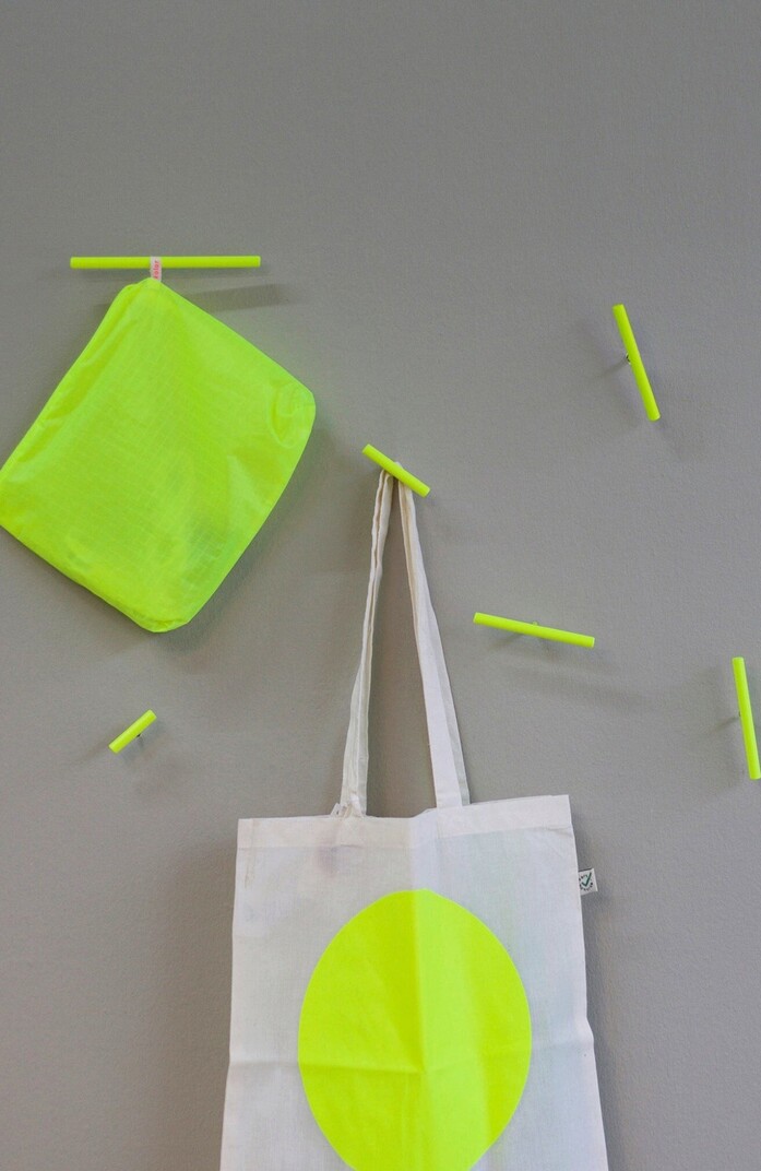 Kolor hooks haken neon yellow neon geld things 2 7a4f0ae4 5820 4596 8dd7 7ae758a7fc5e portrait 1313x2020