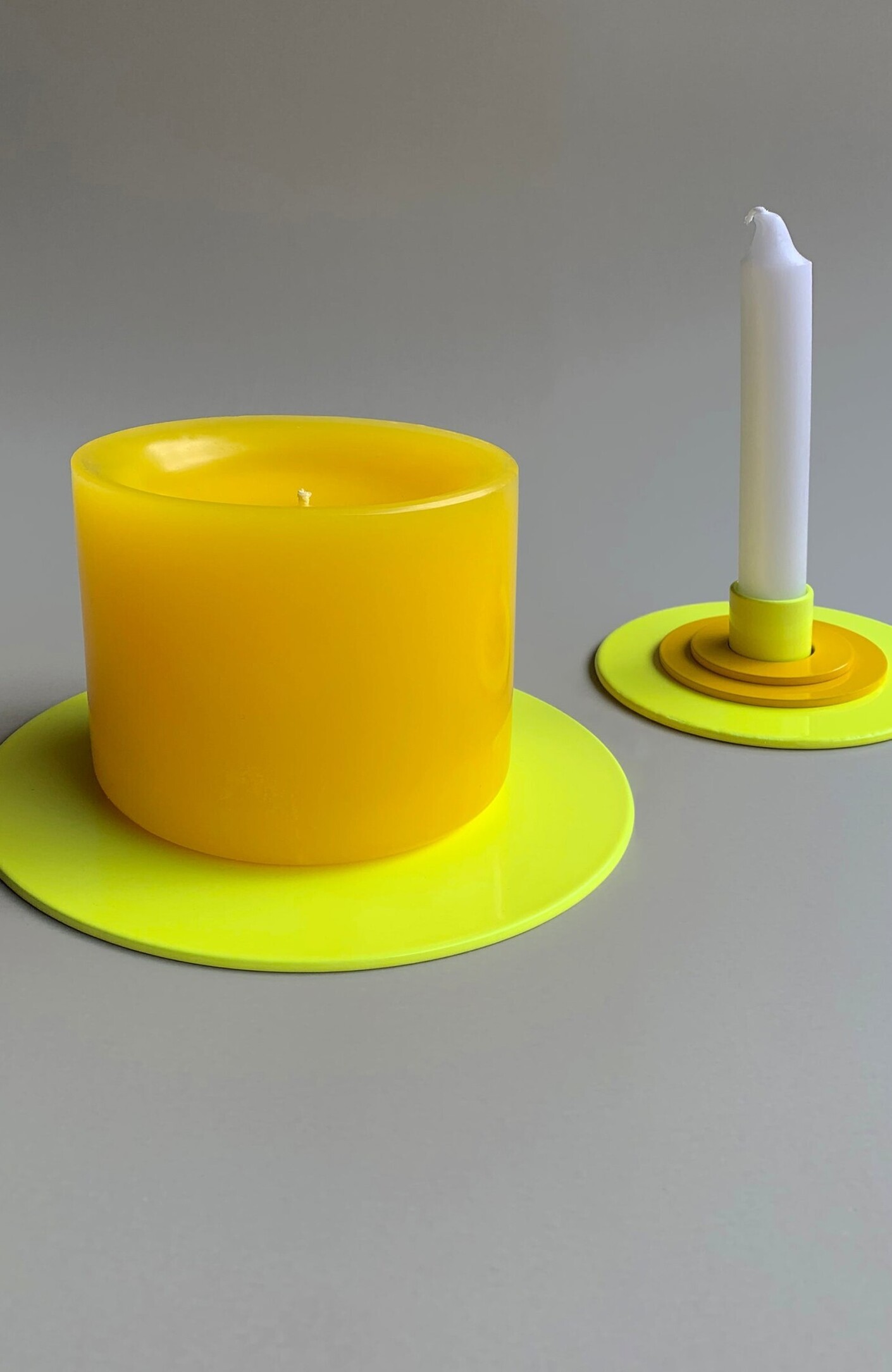 Kolor candleplate kerzenteller neonyellow leuchtgelb 02 portrait 1313x2020