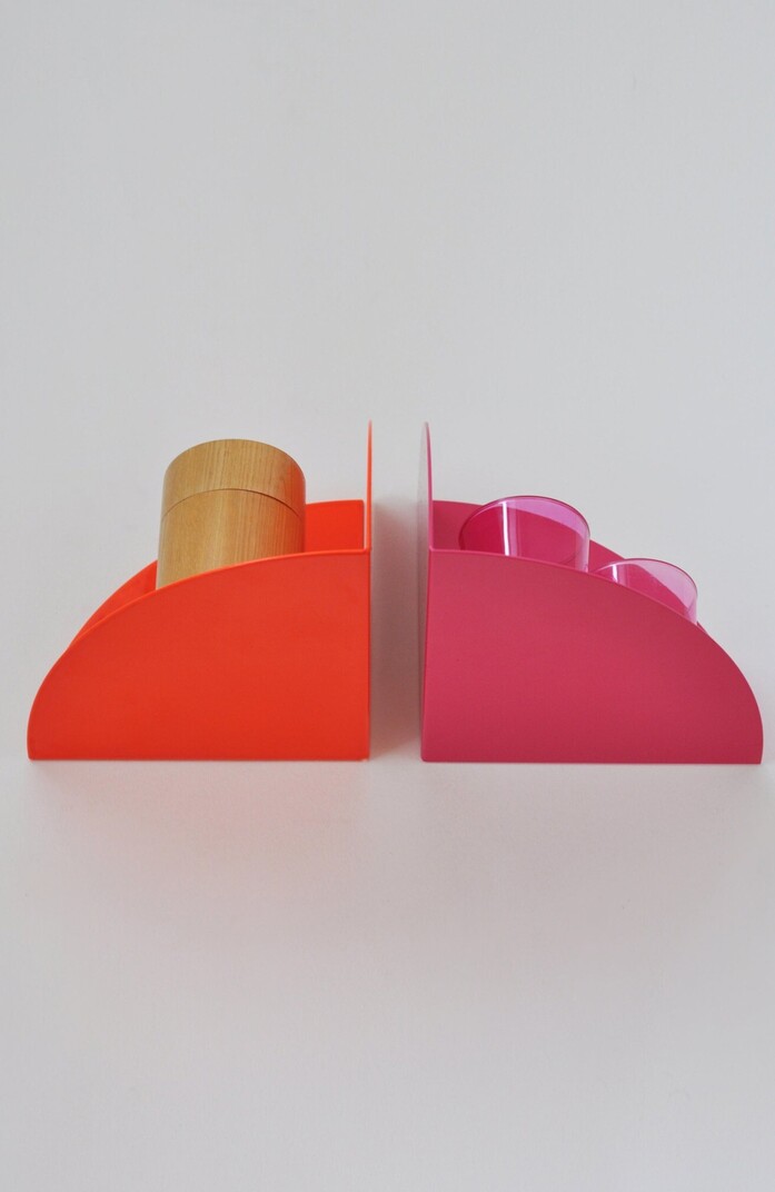 Kolor cornershelf bookend regal buchstutze magenta 01sh portrait 1313x2020