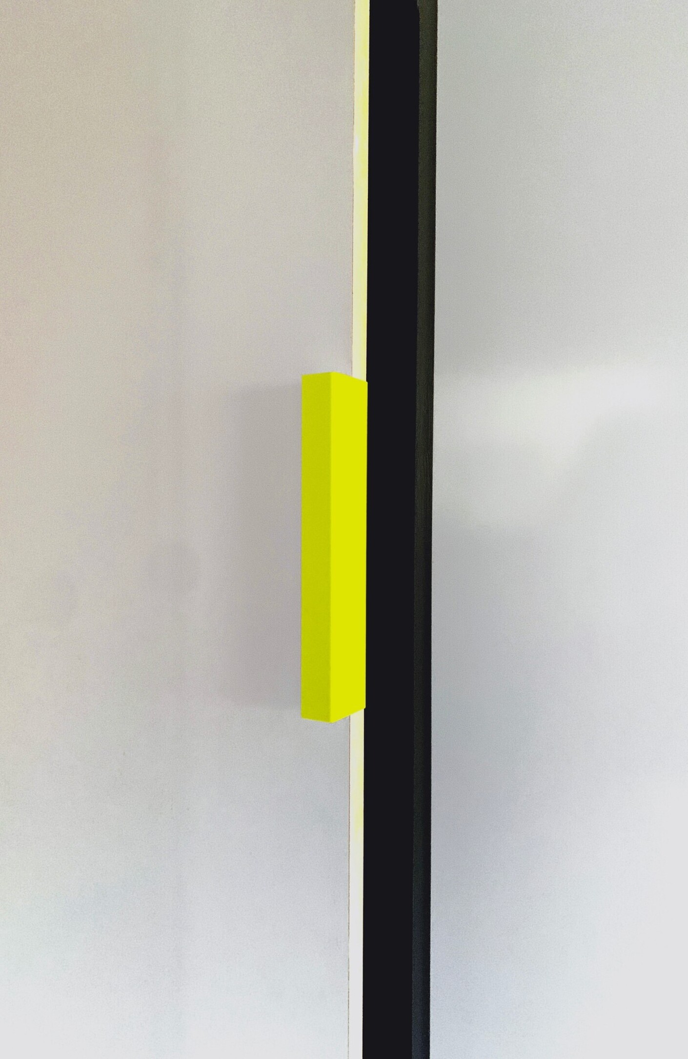 Kolor handle griffleiste schublade griff neon yellow neongelb 02 portrait 1313x2020