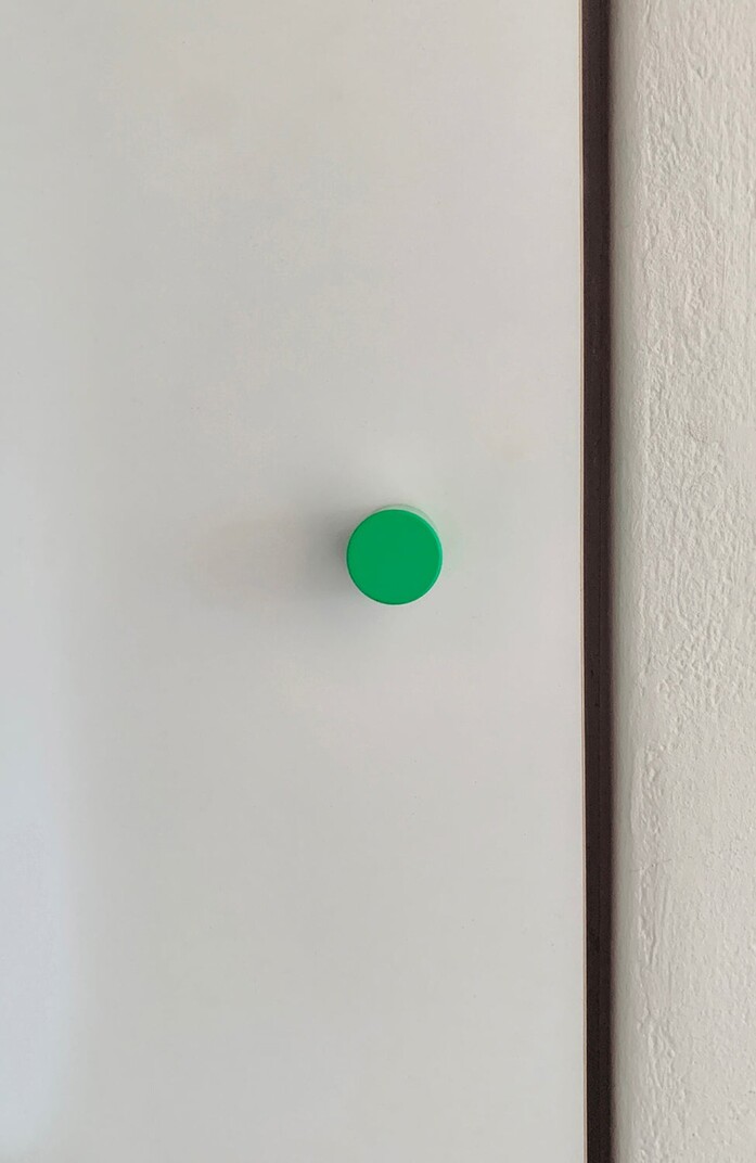 Kolor knobs large moebelgriff knauf gross neongreen leuchtgruen 02 sm portrait 1313x2020