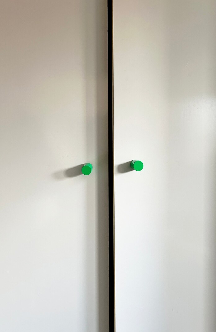 Kolor knobs large moebelgriff knauf gross neongreen leuchtgruen 06 portrait 1313x2020