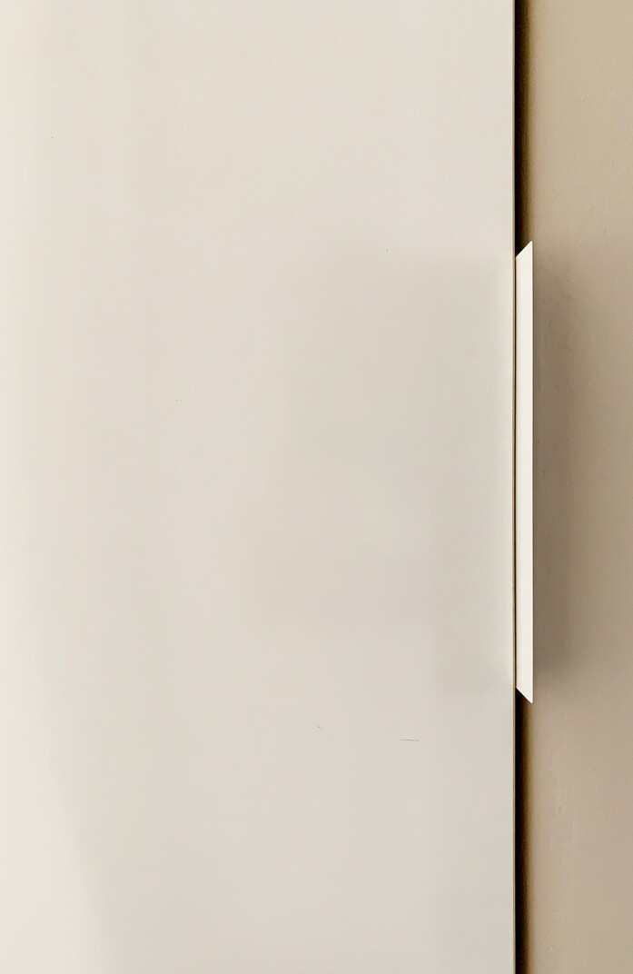 Kolor handle drawer griff white weiss 02 portrait 1313x2020
