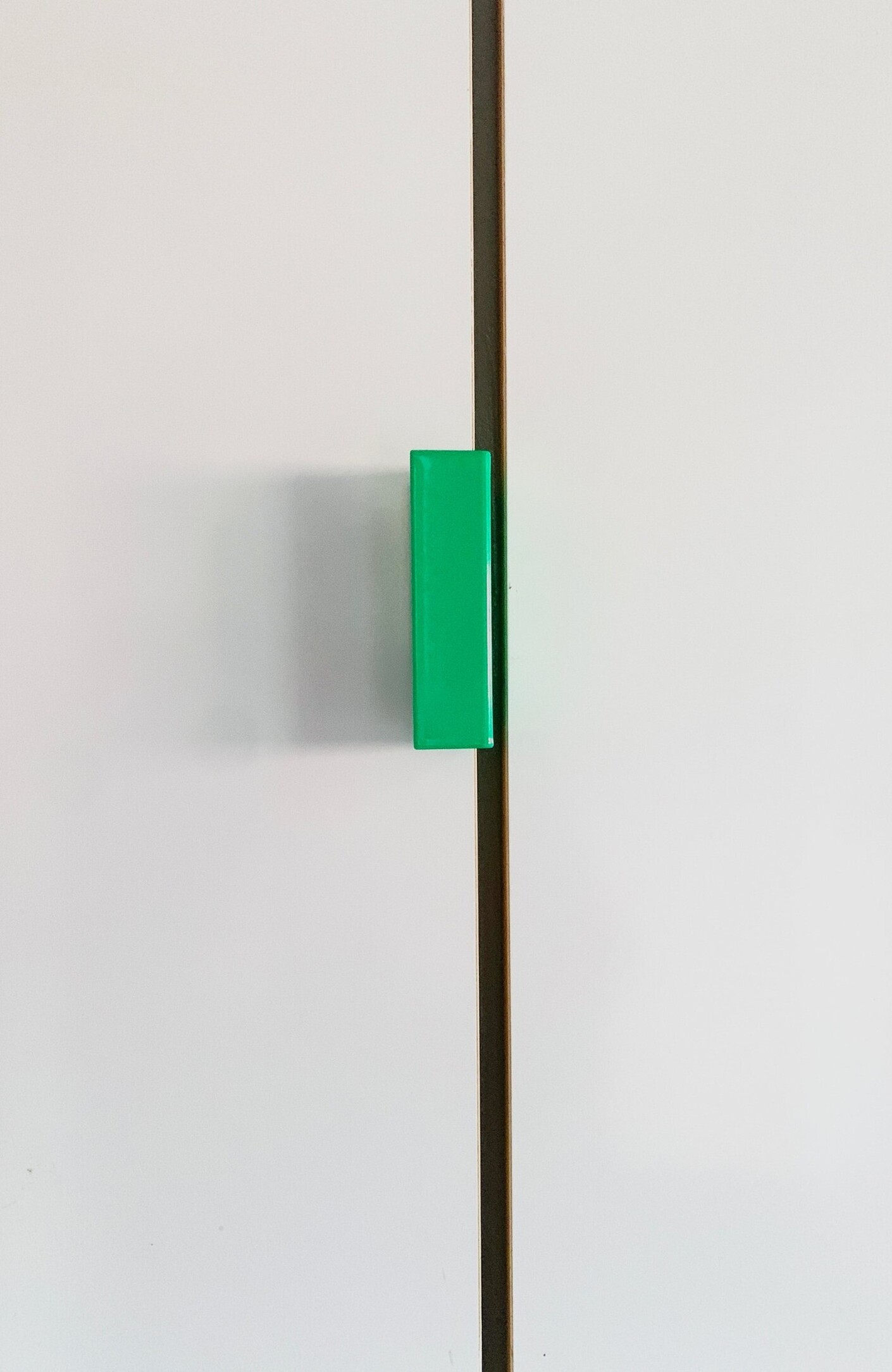 Kolor handle griffleiste schublade griff neon green neongrun 02 92c0a151 af12 44e6 9596 c5bd0fc91a3b portrait 1313x2020