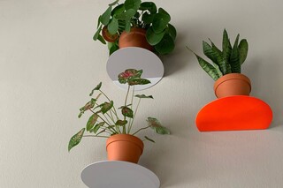 round shelf / dot shelf neon red  by  Kolor