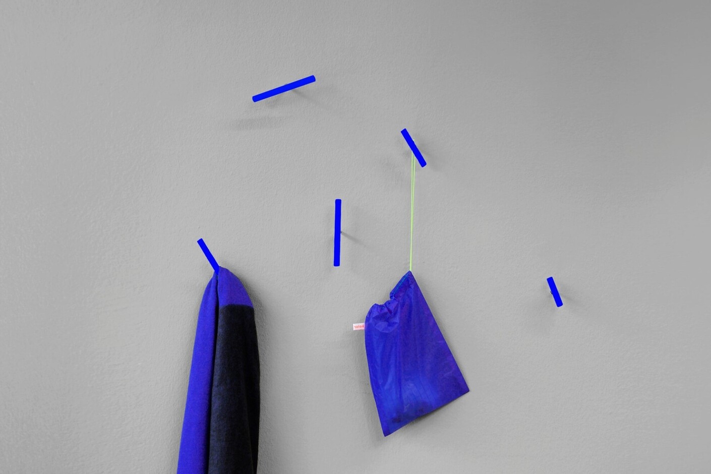 wall hook / line hook ultramarine blue